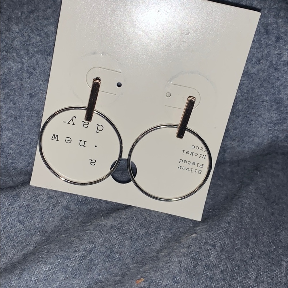 l’m selling ear they are very cute to go out